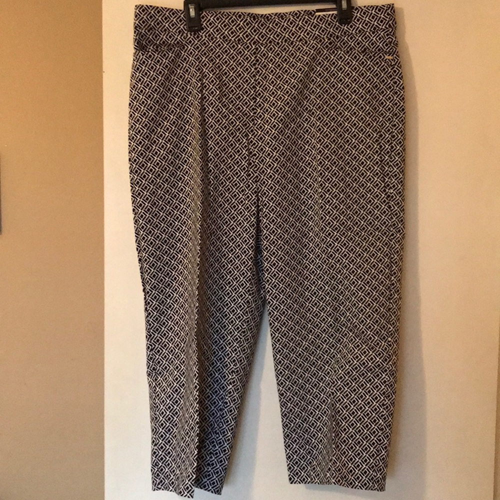 Black and white Capri